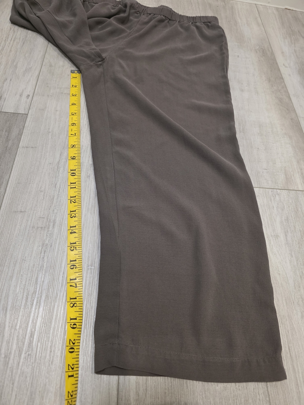 Eileen Fisher 100% Silk Taupe Cropped Wide Leg Pull-On Pants Size Small - Picture 7 of 10